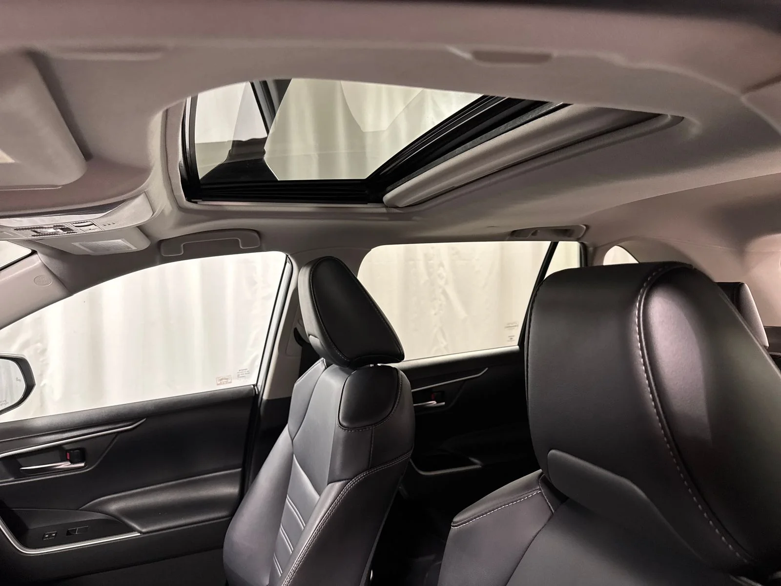 Used 2019 Silver Sky Metallic Toyota XLE Premium image 26