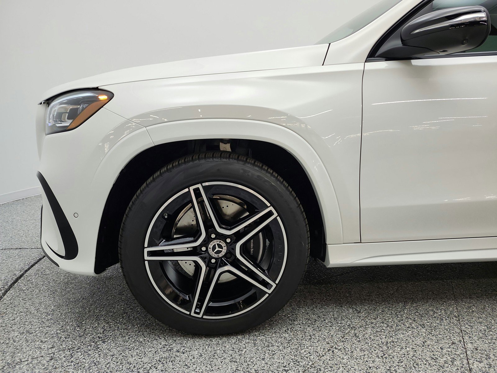 New 2026 Polar White Mercedes-Benz GLS 450 4MATIC® SUV image 36