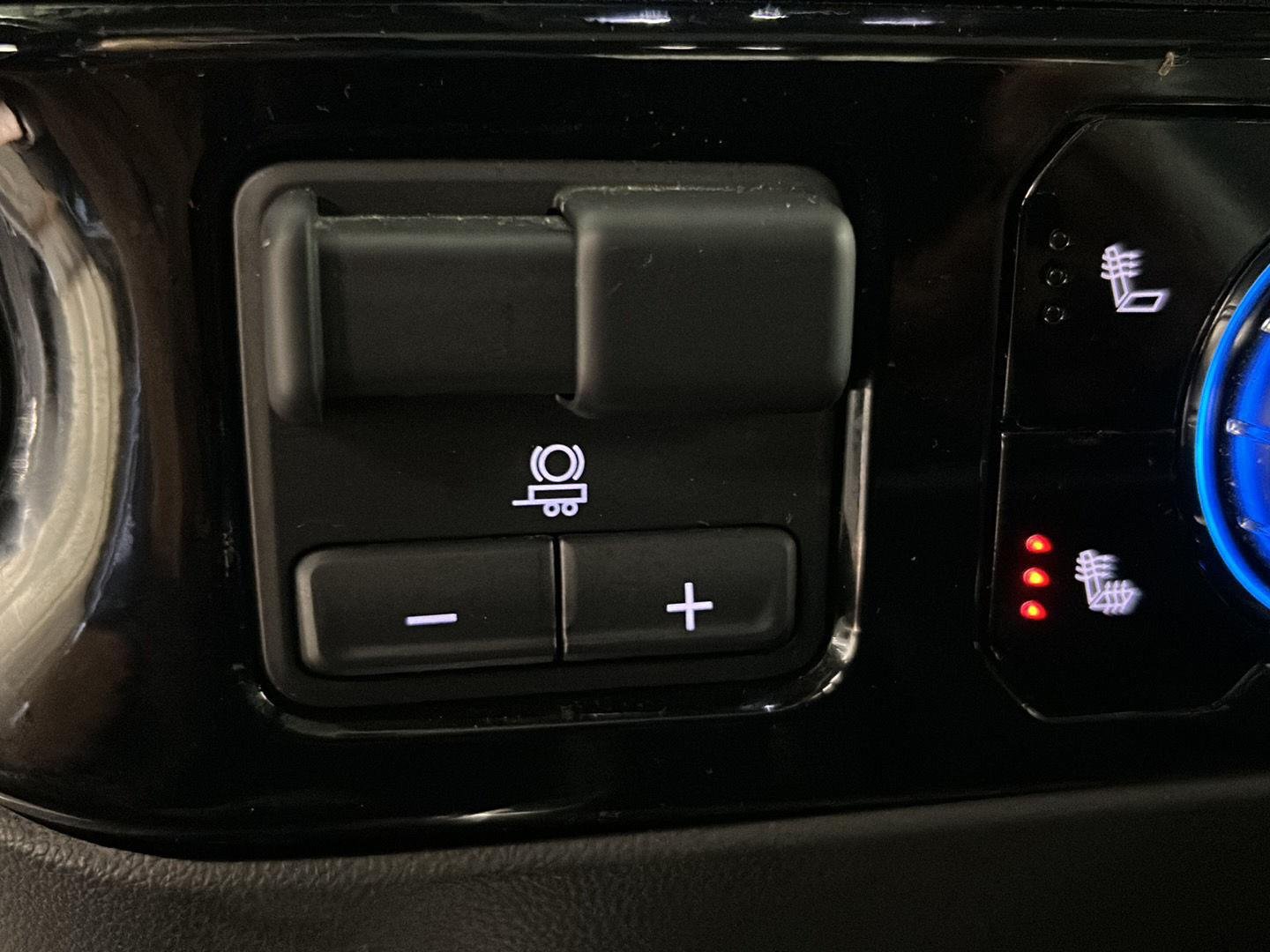 Used 2024 Onyx Black GMC Elevation image 29