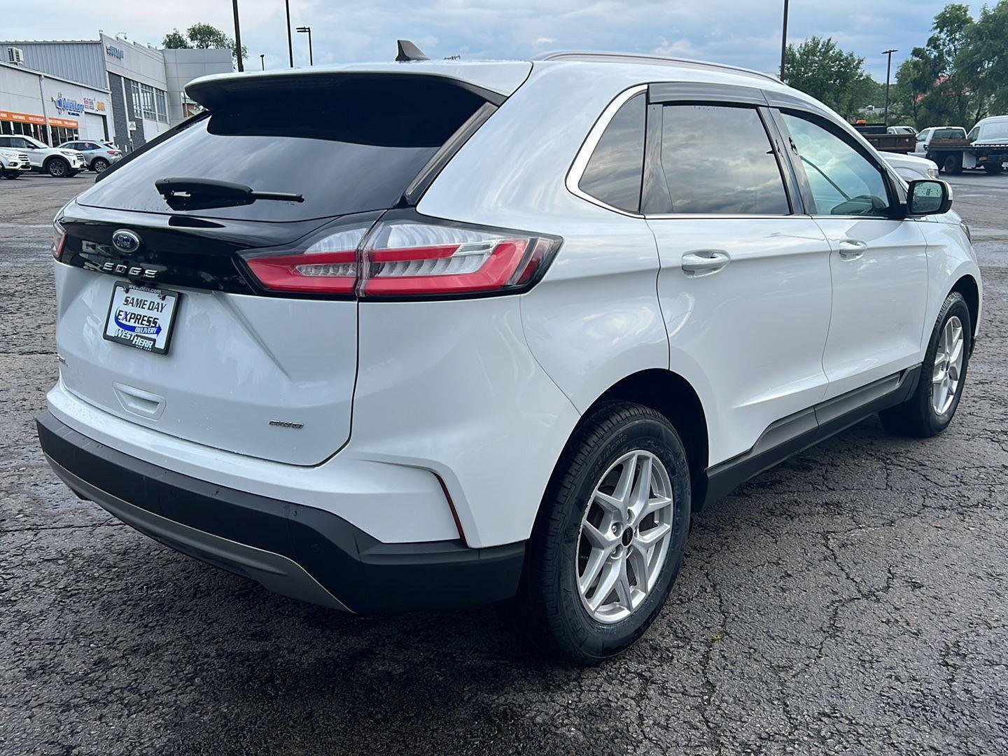 Used 2023 Oxford White Ford SEL image 18