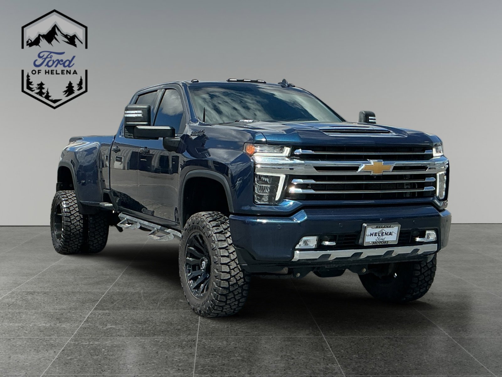 Used 2021 Blue Chevrolet High Country image 7