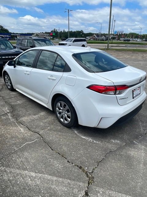 Used 2023 White Toyota LE image 5