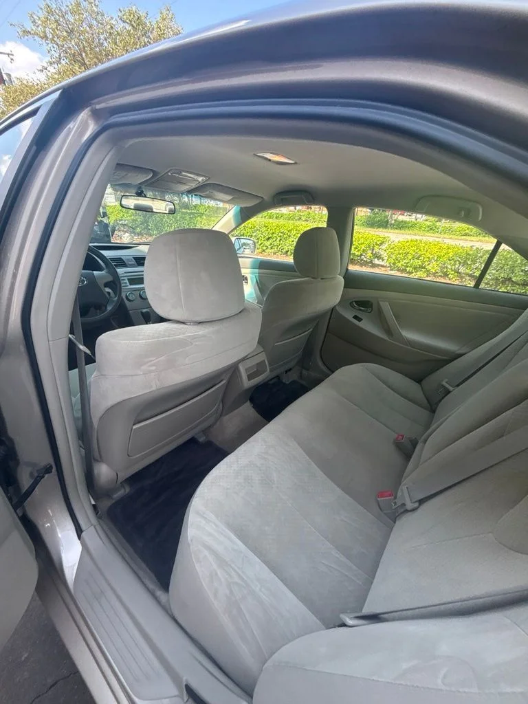 Used 2009 Gold Toyota  image 17