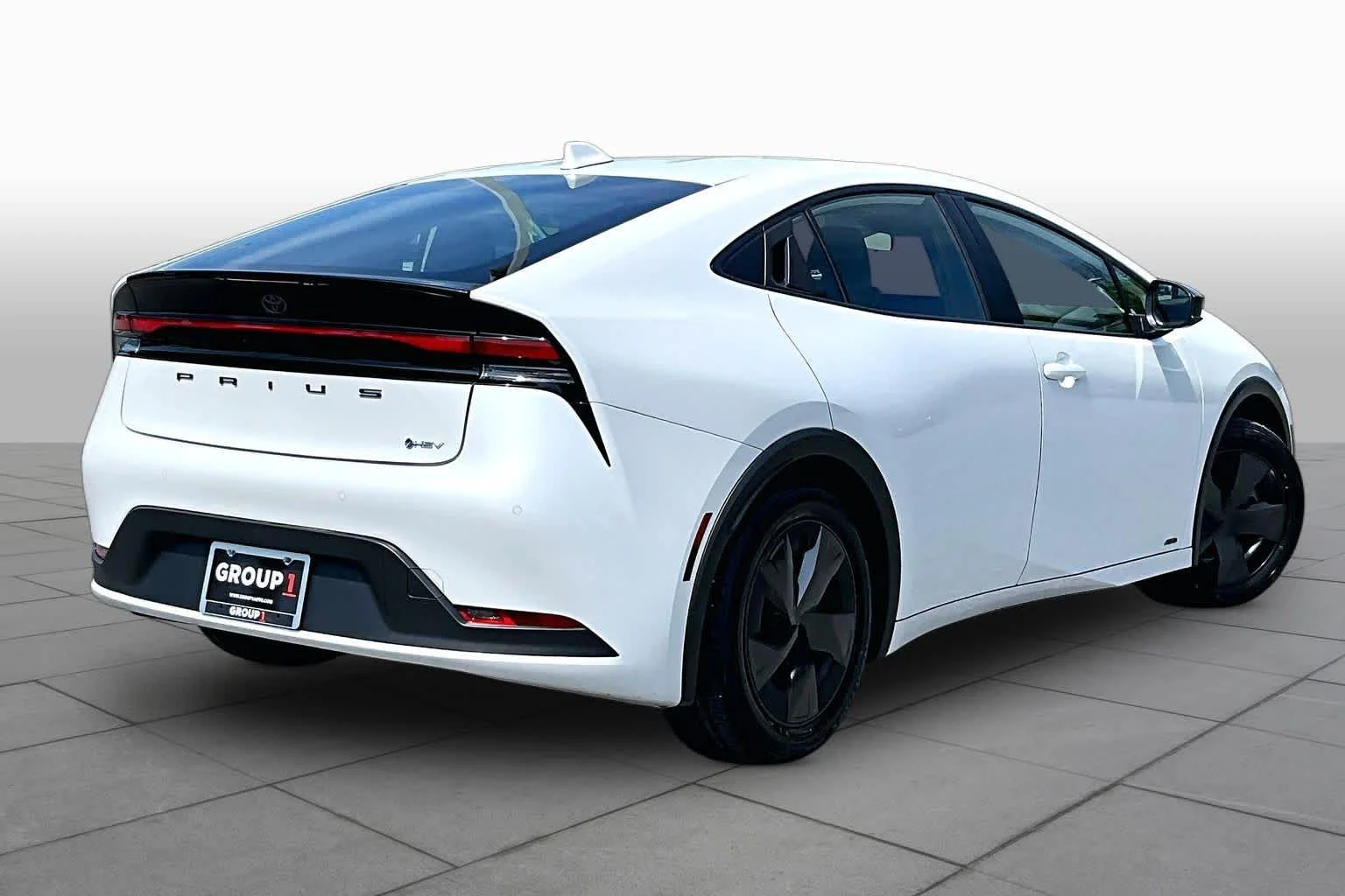 Used 2024 Wind Chill Pearl Toyota LE image 13