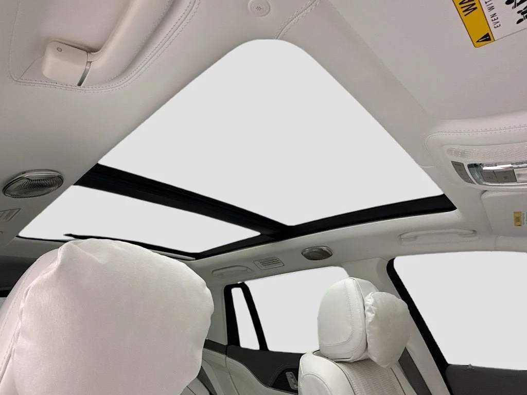 Used 2025  Mercedes-Benz Maybach GLS 600 image 17