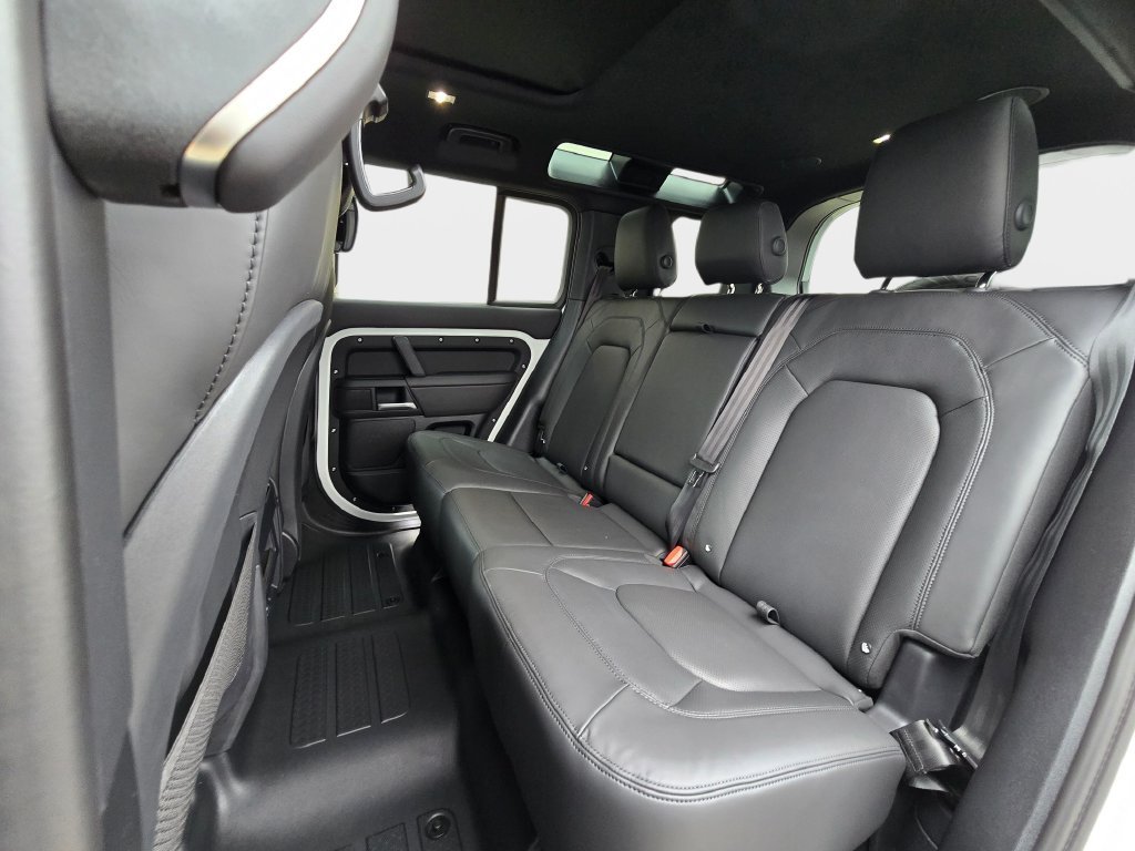 New 2026 Fuji White LAND ROVER X-Dynamic SE image 14