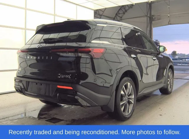 Used 2025 Black INFINITI LUXE image 3