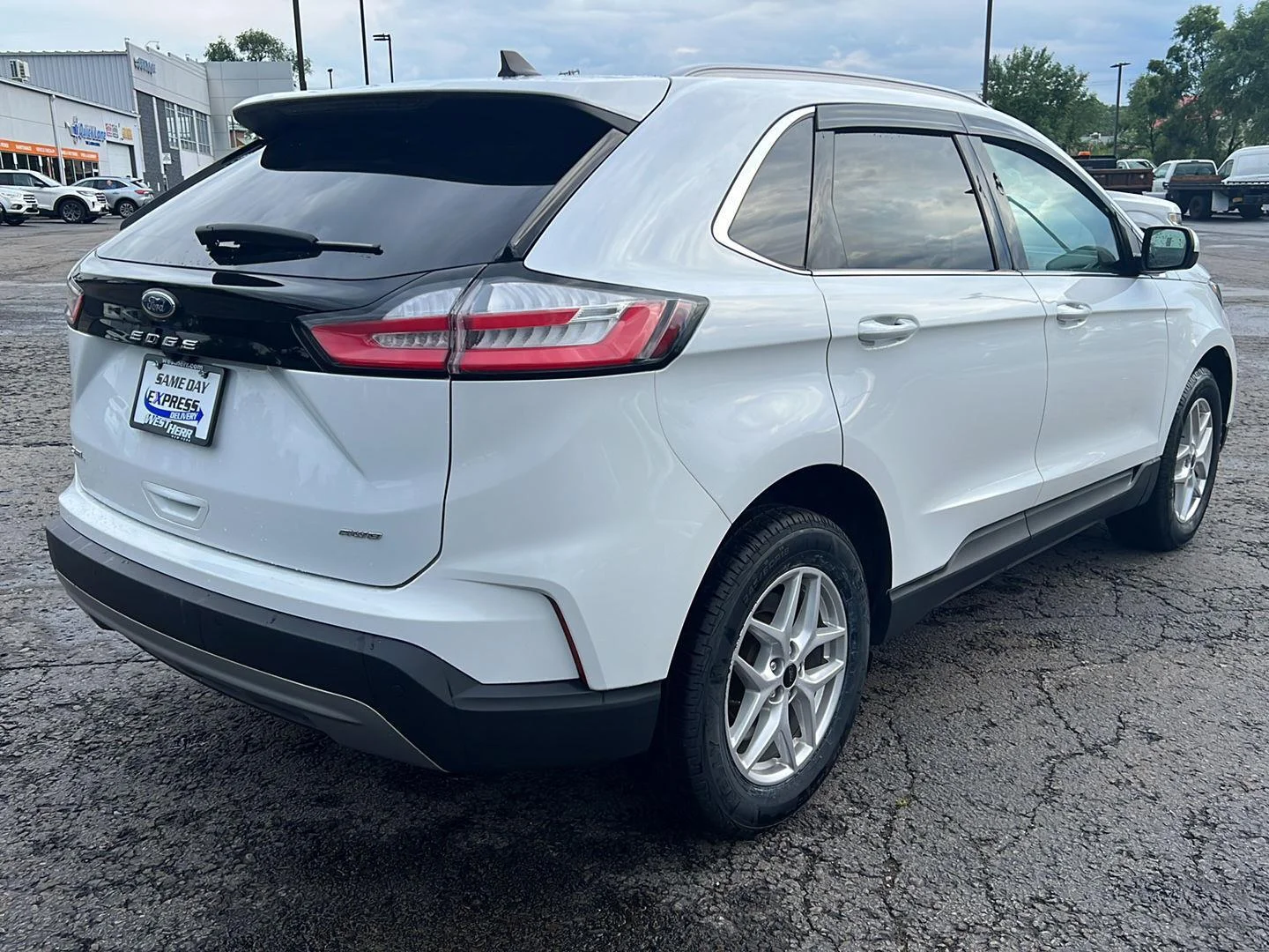 Used 2023 Oxford White Ford SEL image 18