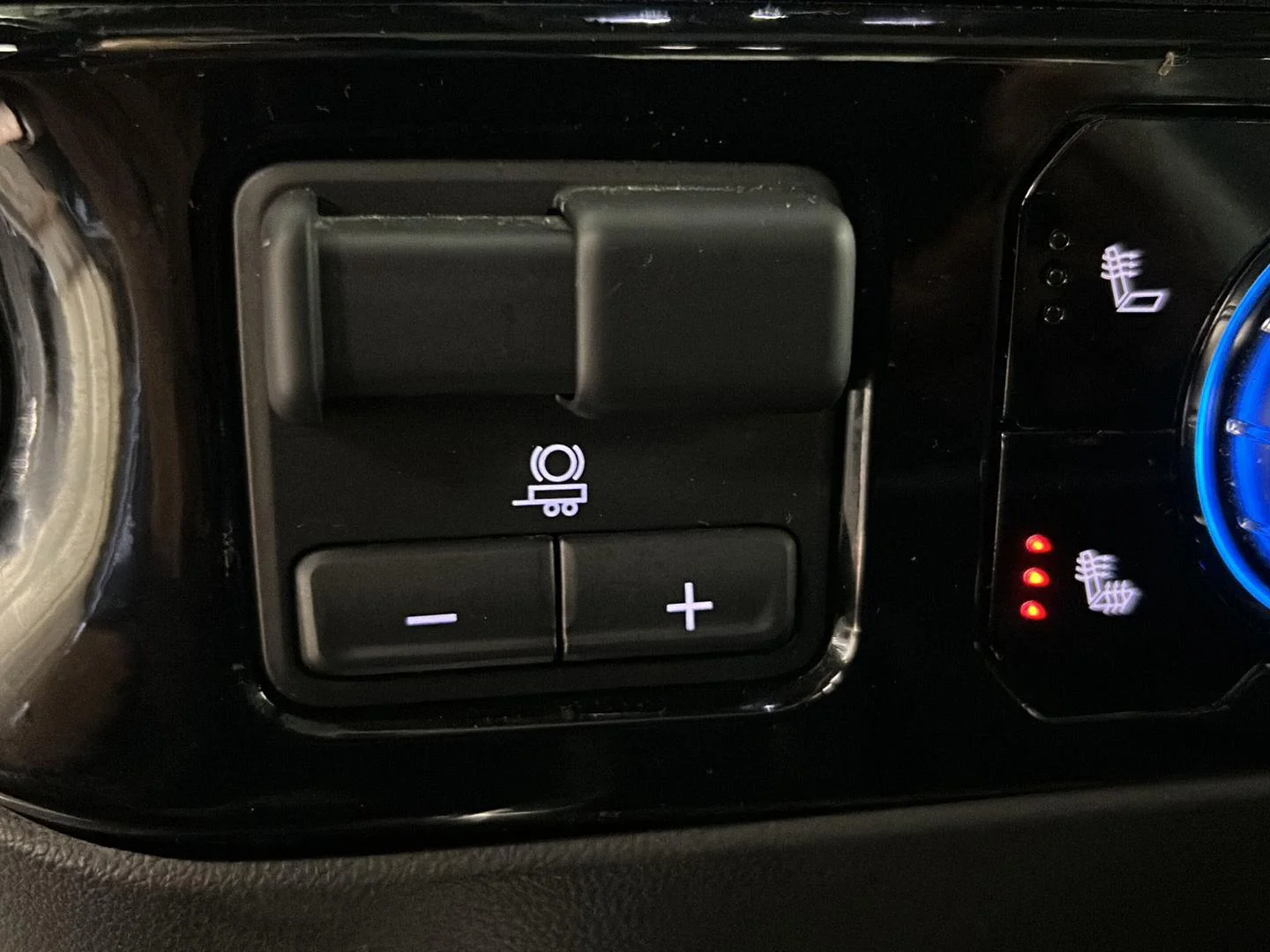 Used 2024 Onyx Black GMC Elevation image 29