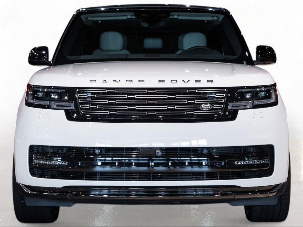 Used 2025 Fuji White Land Rover SE image 7
