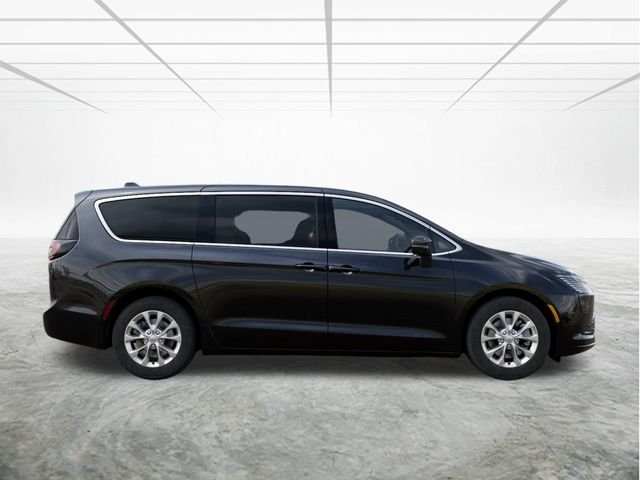 New 2027 Diamond Black Crystal Pearl-Coat Exterior Paint Chrysler Select image 22