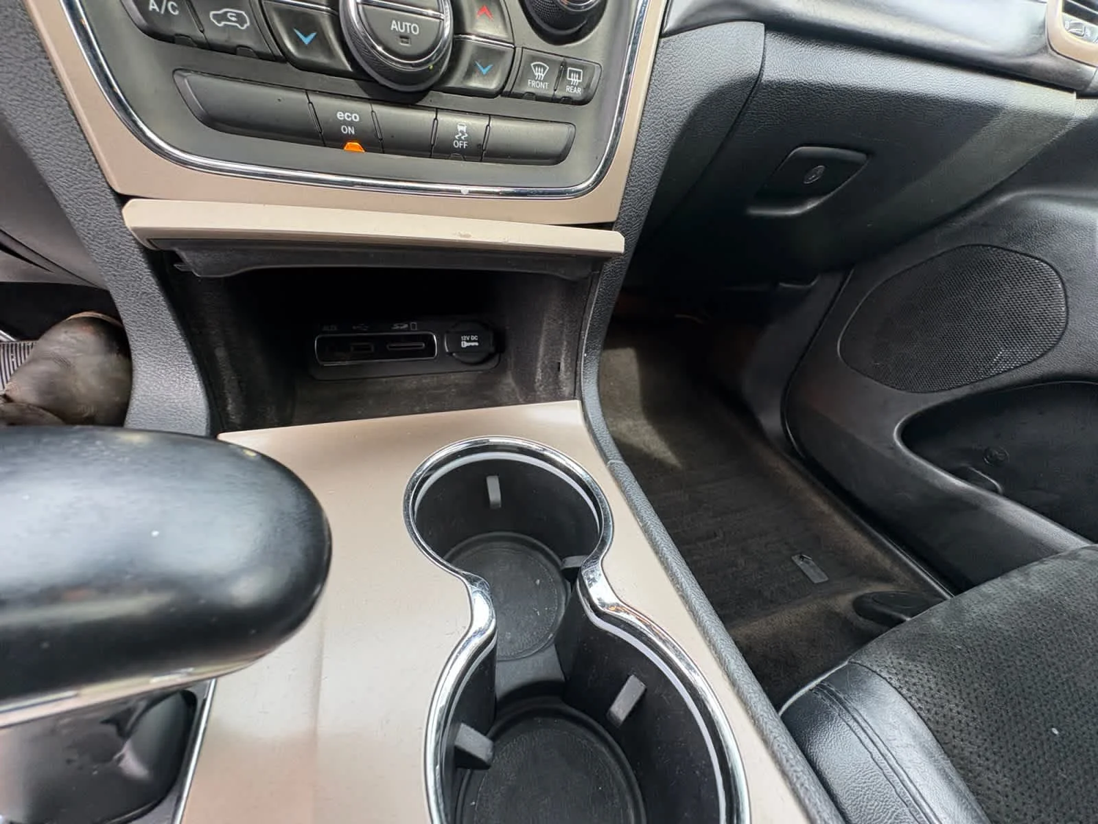 Used 2014 Bright White Clearcoat Jeep Altitude image 30