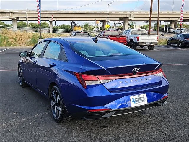 Used 2023  Hyundai SEL (IVT) image 3