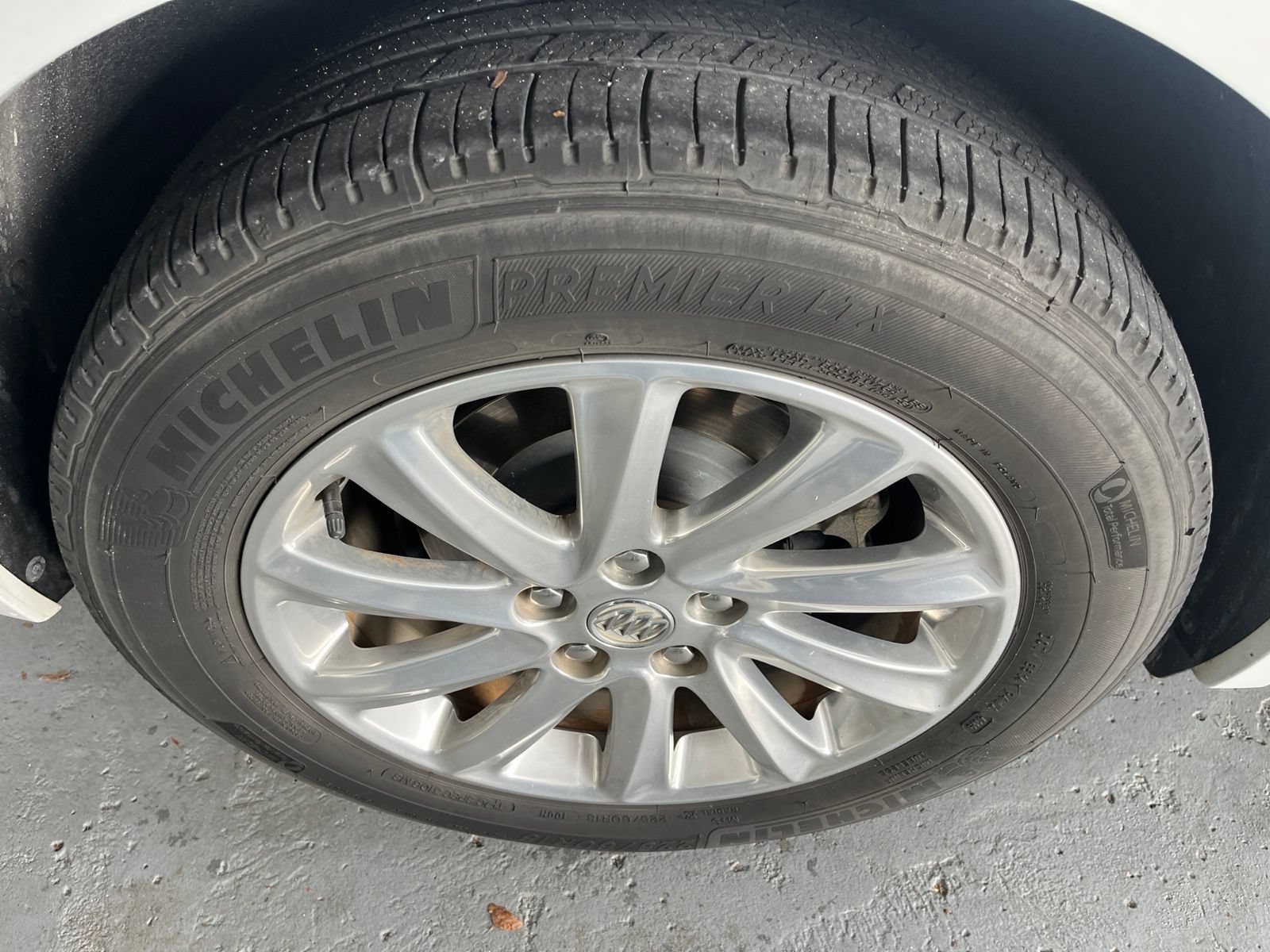 Used 2020 SUMMIT WHITE Buick Essence image 11
