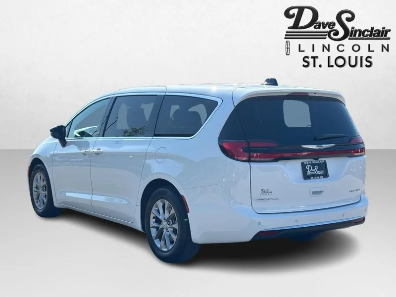 Used 2026 White Chrysler Limited image 4