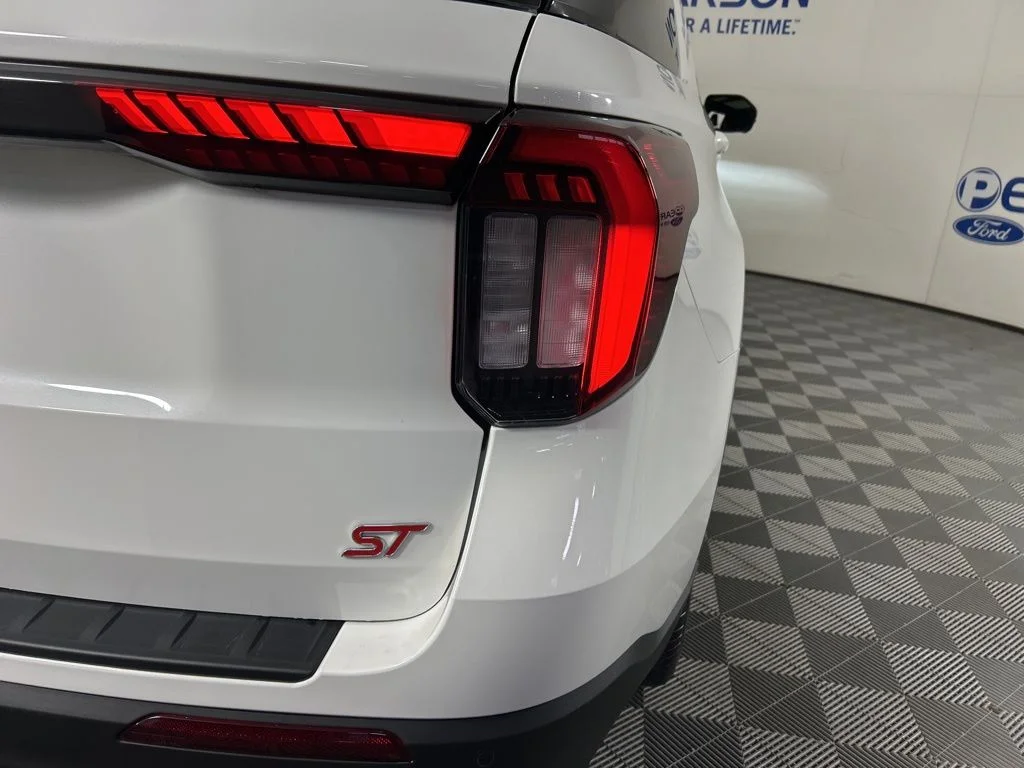 2025 Ford Explorer ST - Photo 10