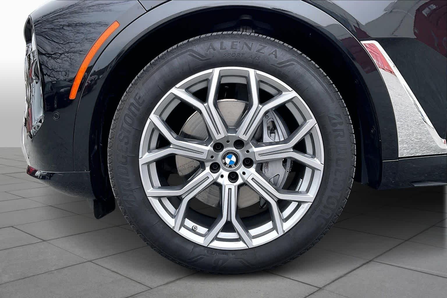 Used 2025 Black Sapphire Metallic BMW xDrive40i image 10