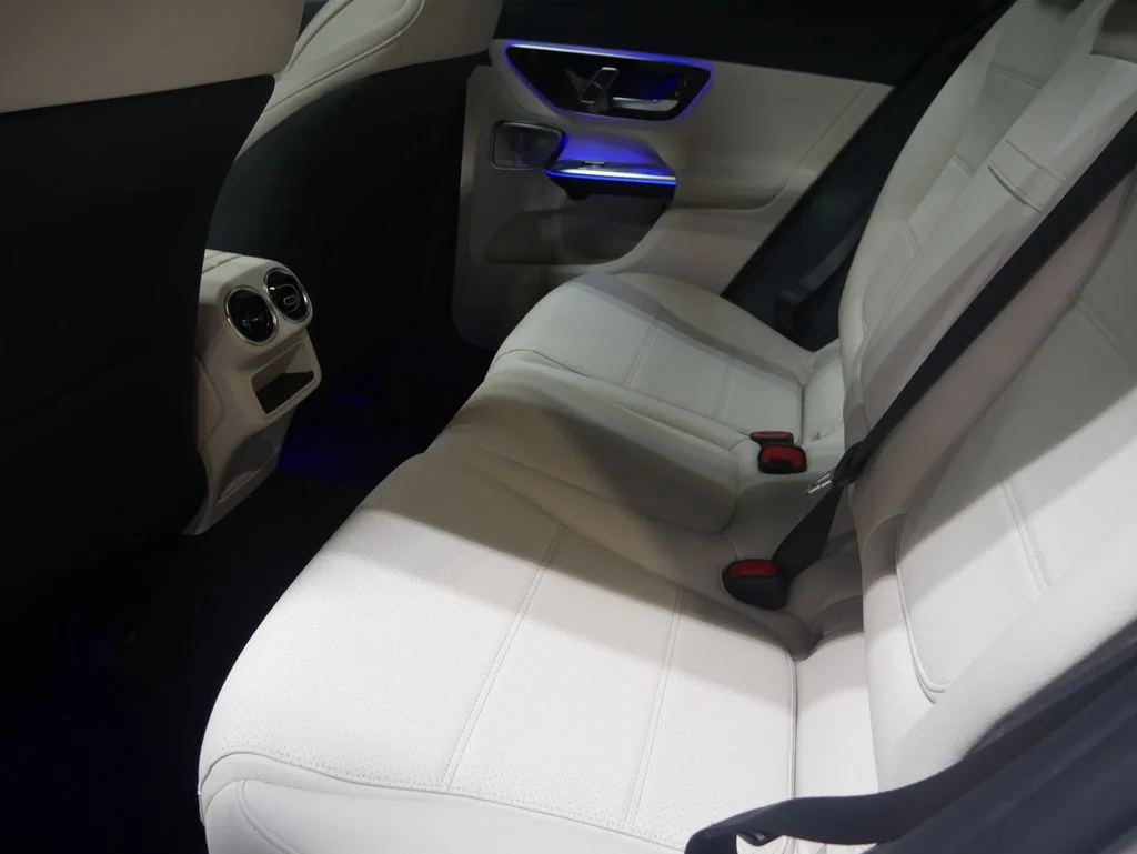 New 2026 Polar White Mercedes-Benz GLC 300 image 22