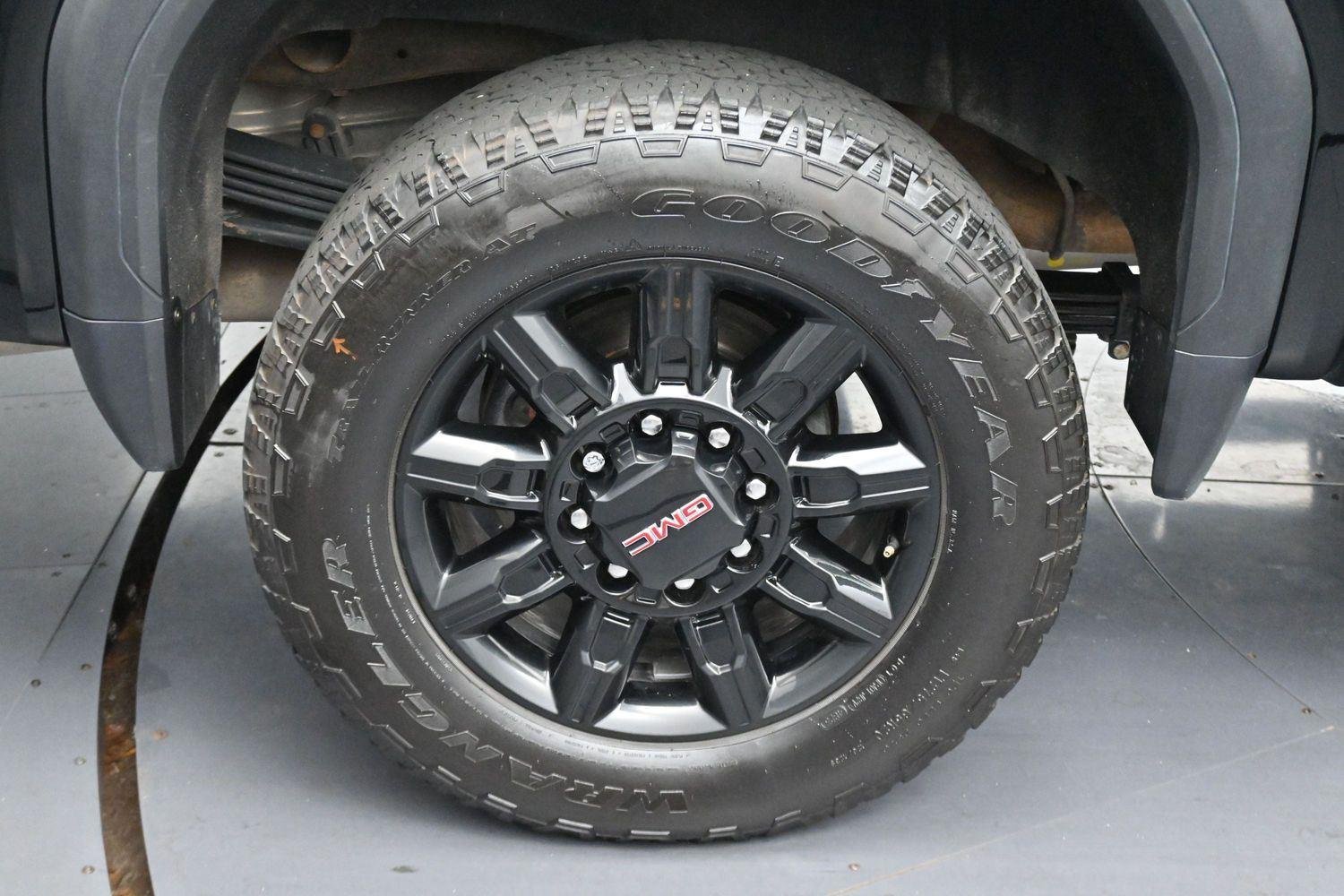 Used 2024 Onyx Black GMC AT4 image 36