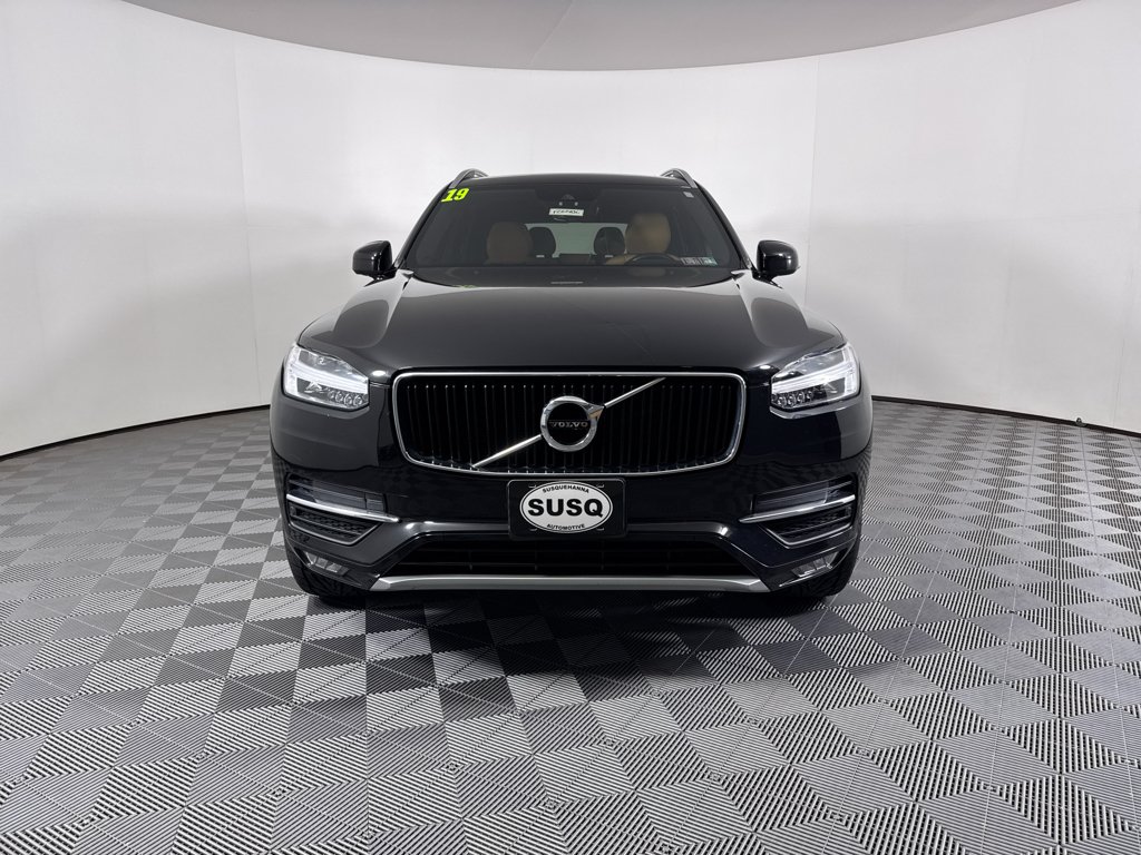 Used 2019 Onyx Black Metallic Volvo Momentum image 2