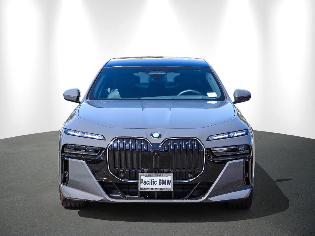 2026 BMW 7 Series photo 2