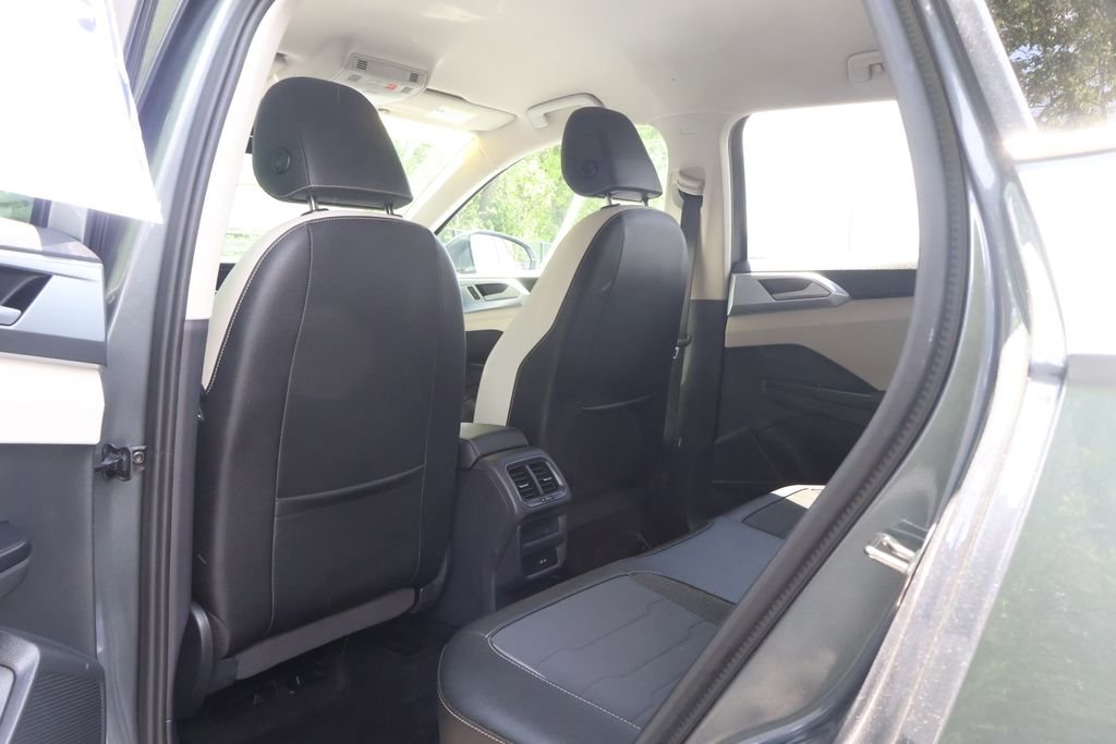 Used 2025 Gray Volkswagen 1.5T SE image 42