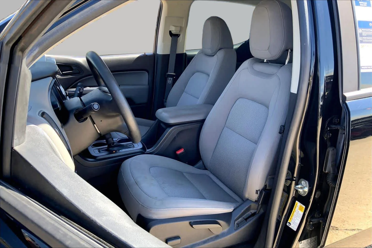 Used 2018 ONYX BLACK GMC 2WD image 8