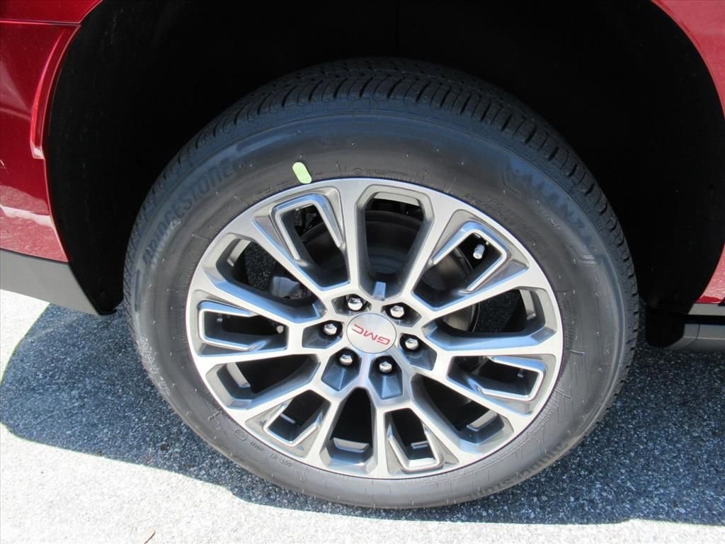 2026 GMC Yukon Denali - Photo 8