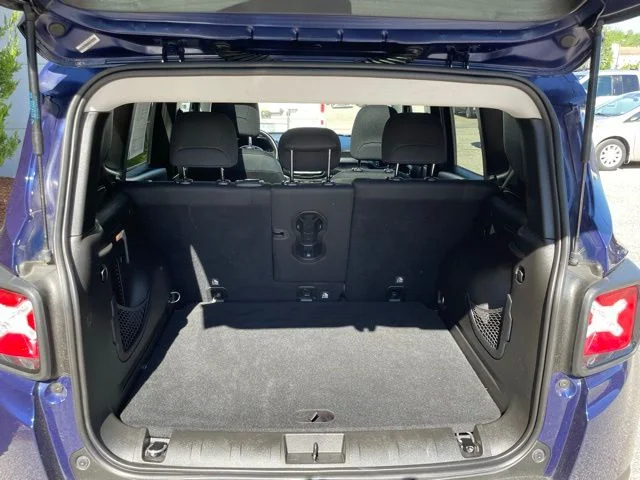 Used 2018 Blue Jeep Latitude image 38