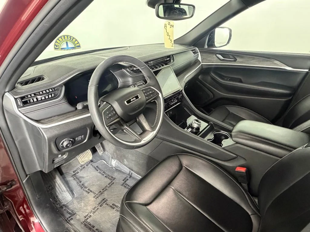 Used 2024 Velvet Red Pearlcoat Jeep Limited image 14