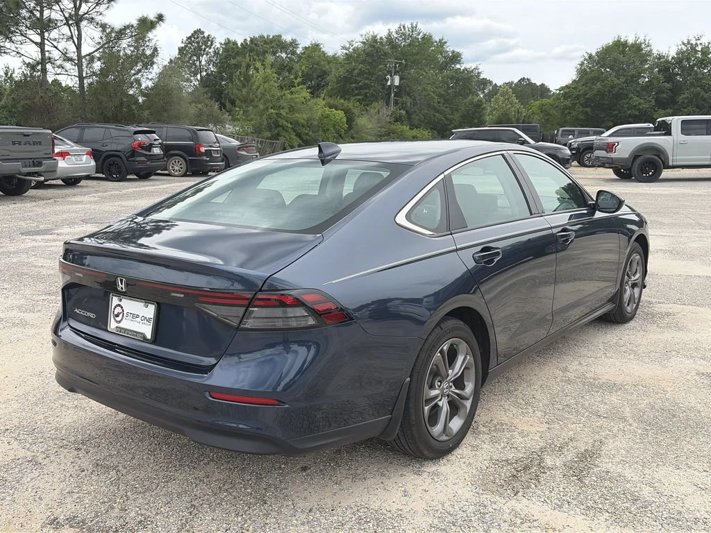 Used 2024  Honda EX image 6