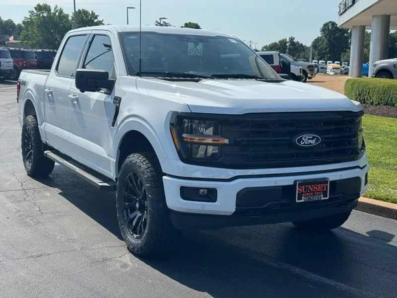 New 2026 Oxford White Ford XLT image 1