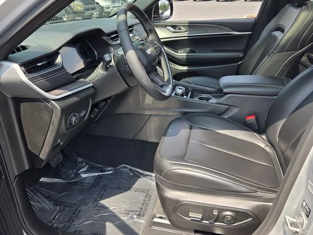 Used 2025 Silver Jeep Limited image 15