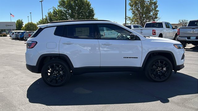 New 2026 Bright White Clearcoat Jeep Latitude Altitude image 2