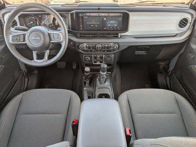 Used 2025 Anvil Clearcoat Jeep Sahara 4xe image 5