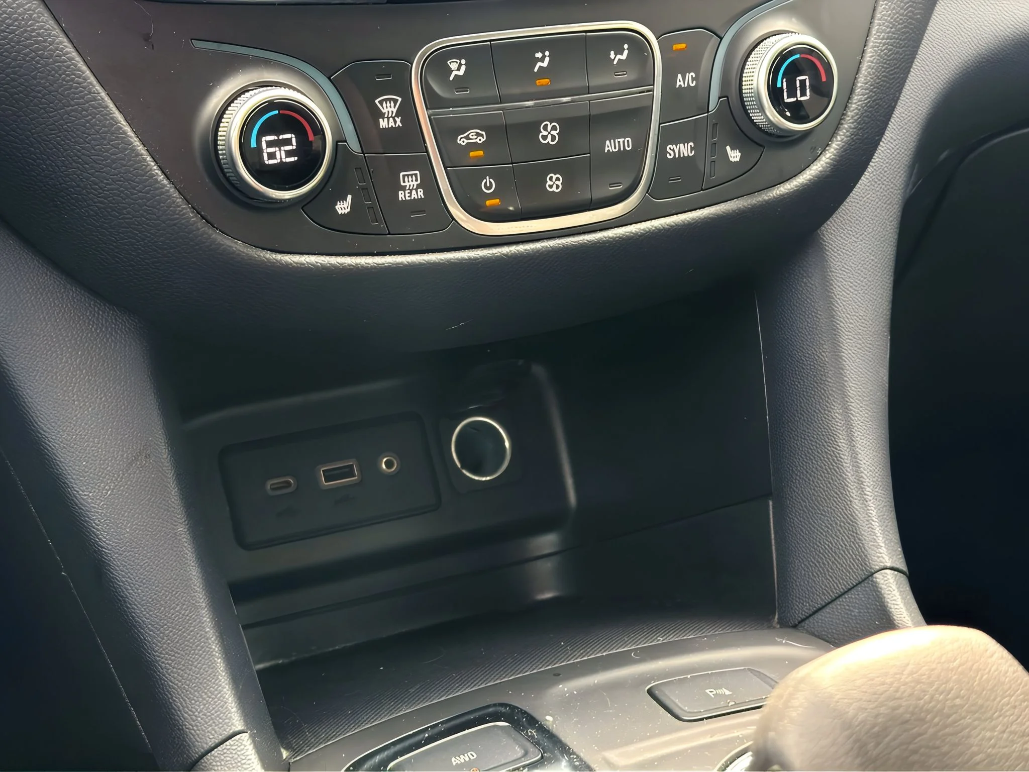 2024 Chevrolet Equinox LT - Photo 24