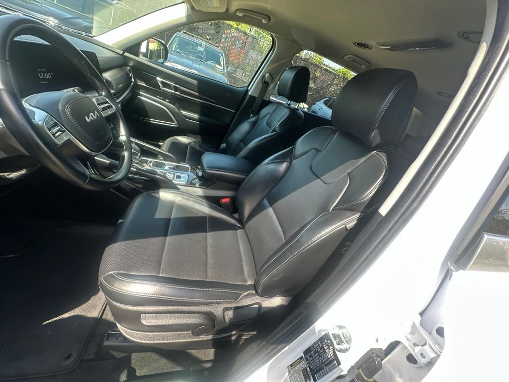 Certified Used 2024 White Kia LX image 10