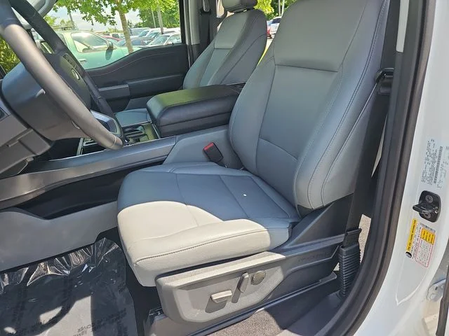 Used 2025 White Ford Flash image 15