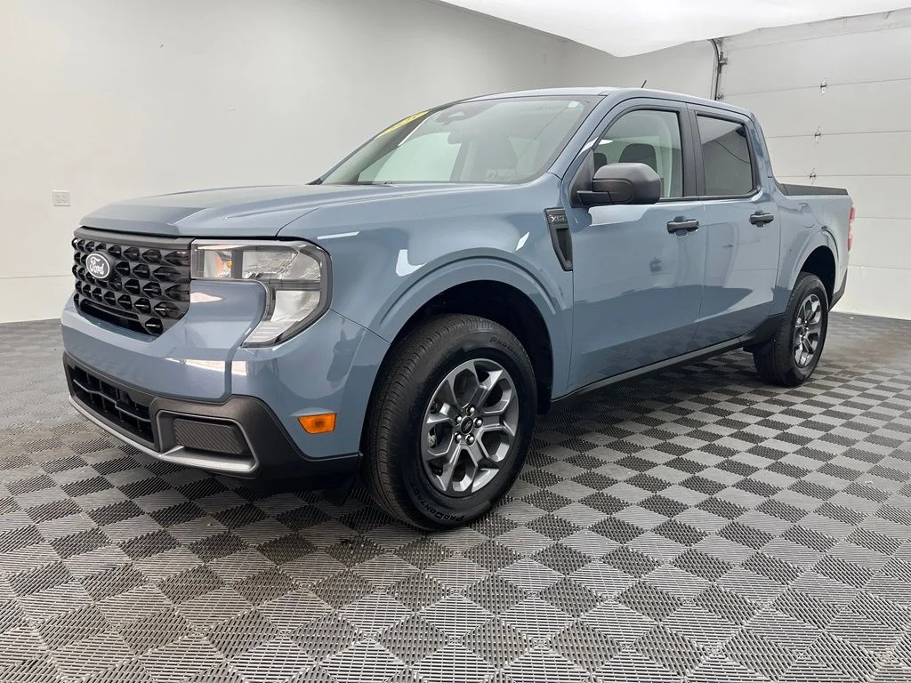 Used 2025 Gray Ford XLT image 13