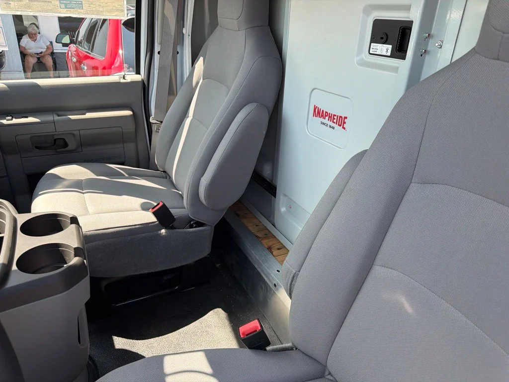 New 2027 Oxford White Ford E-350 SRW image 10