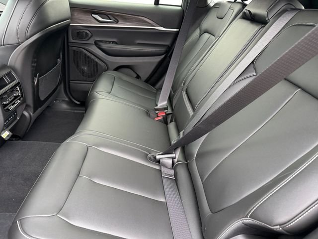 New 2026 Silver Zynith Exterior Paint Jeep Limited image 10