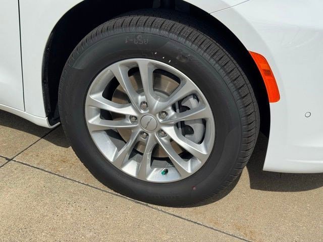 New 2027 Bright White Clear-Coat Exterior Paint Chrysler Select image 42
