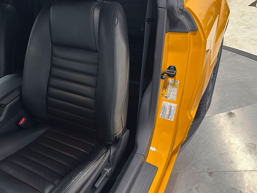 Used 2007 Orange Ford  image 64
