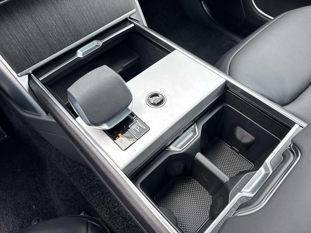 New 2026 Santorini Black Land Rover SE image 27