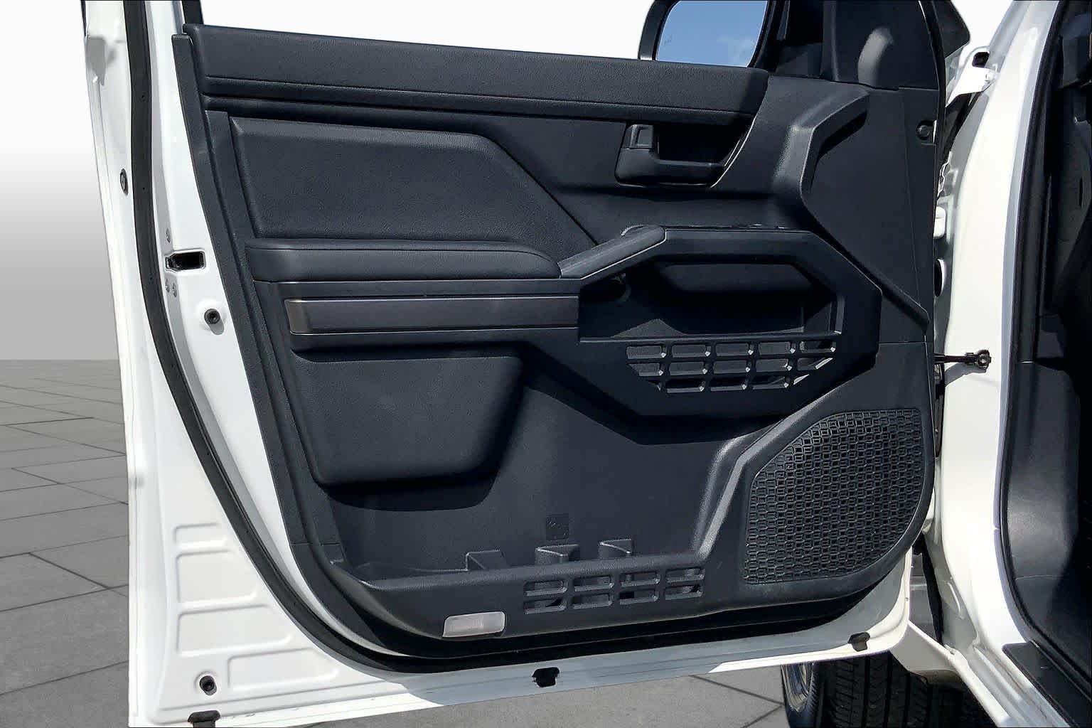 Used 2025 Ice Cap Toyota SR5 image 21