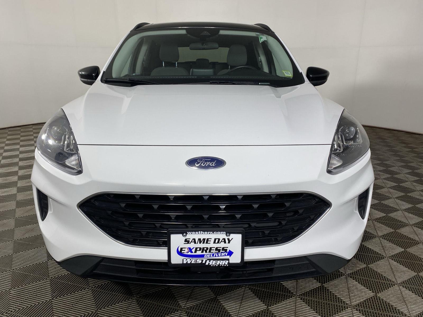 Used 2022 Oxford White Ford SE Hybrid image 2