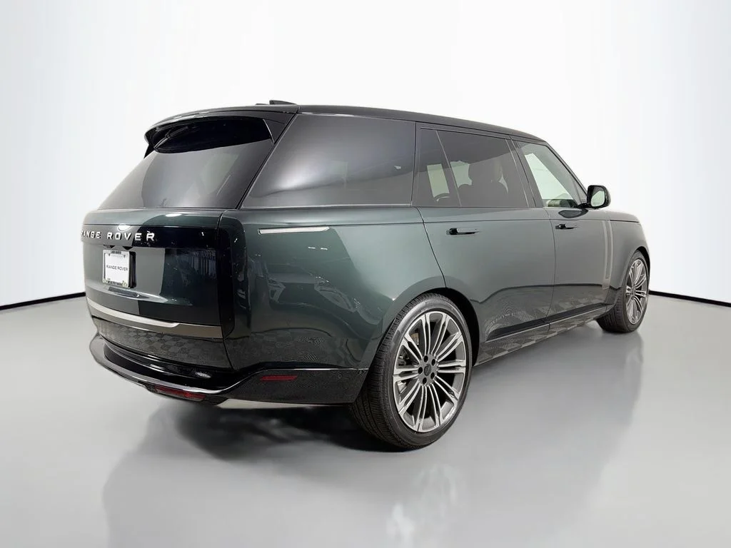 New 2026 Belgravia Green Land Rover SE LWB 7-Seats / V8 image 5