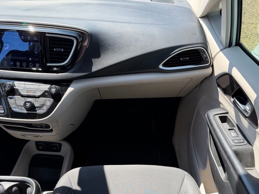 Used 2019 White Chrysler Touring Plus image 12