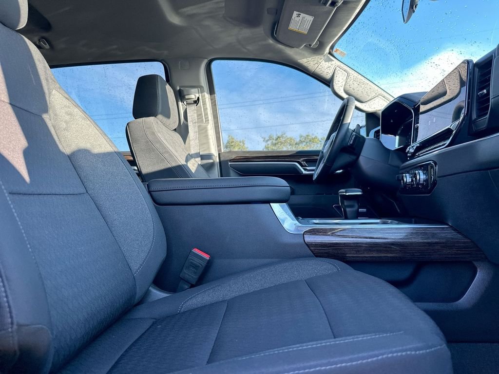 Used 2025 Silver GMC Elevation image 14
