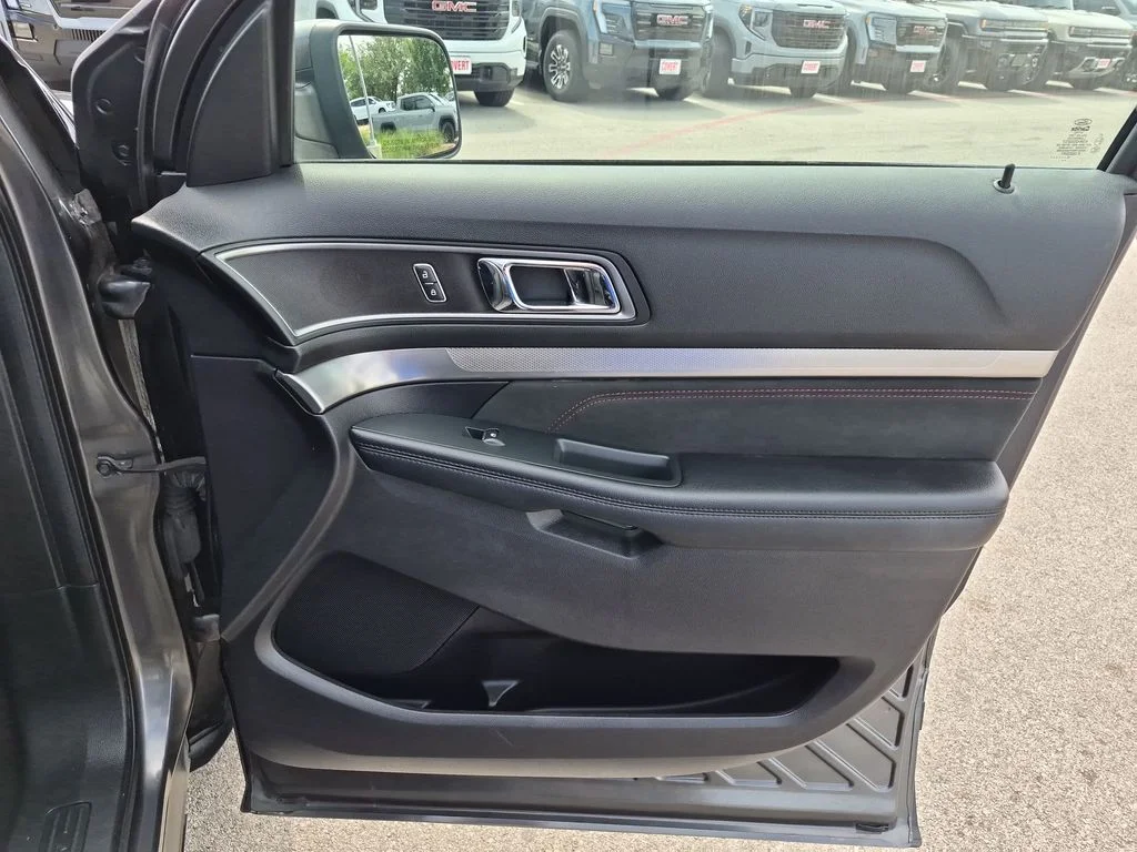 Used 2018 Gray Ford XLT image 38